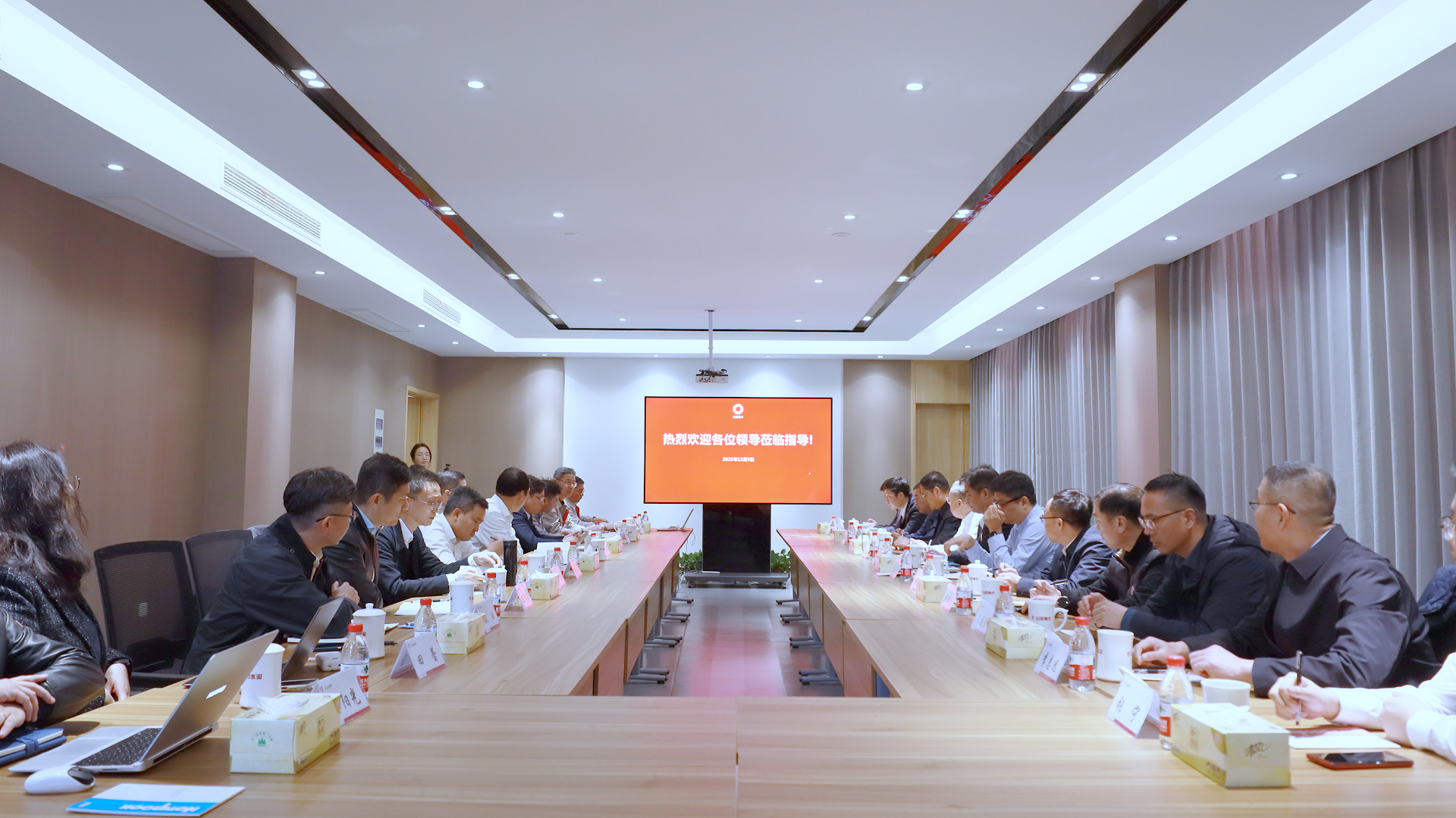 中國黃金集團(tuán)成員企業(yè)赴中國建材集團(tuán)旗下山亞南方參觀交流